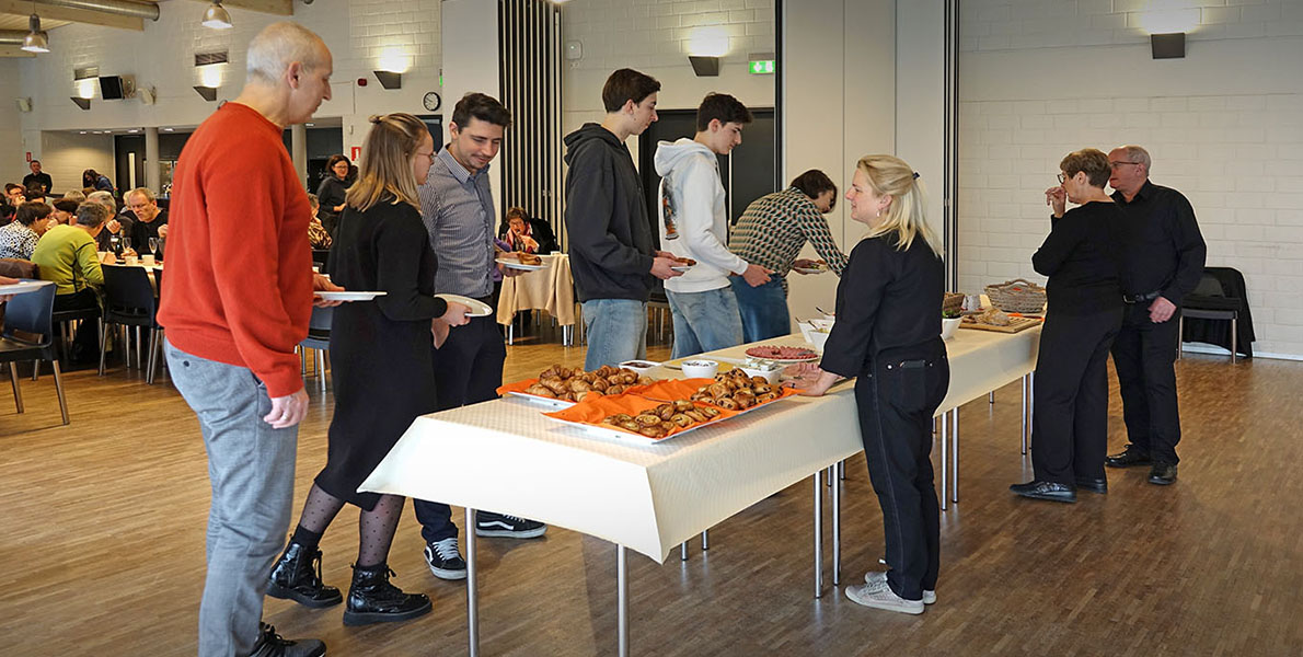 Publiek bij het podium